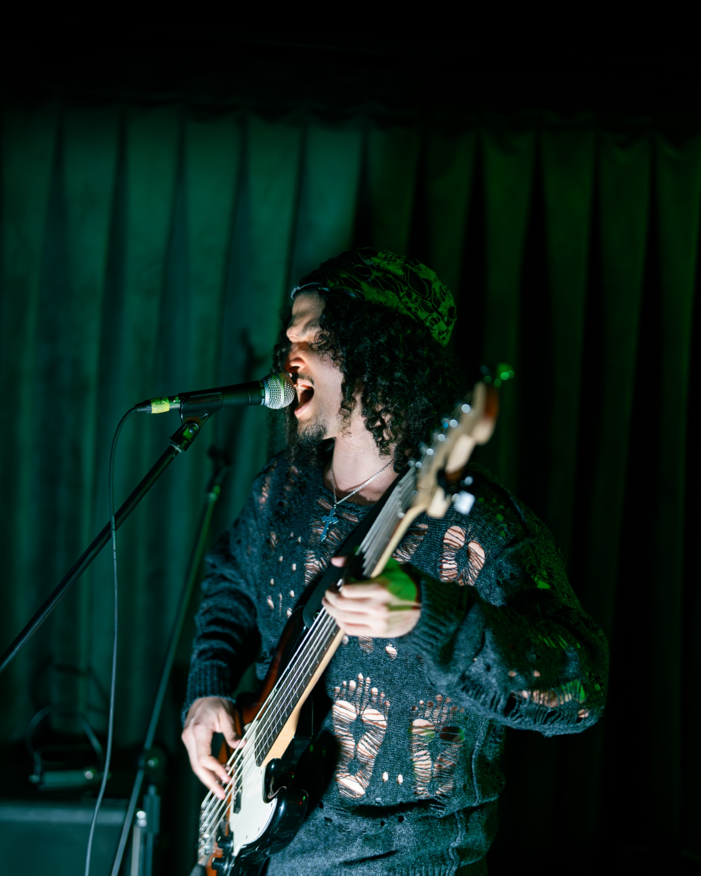 Toqita (Javier Pachon) Bajista y segunda voz en Grunjeo